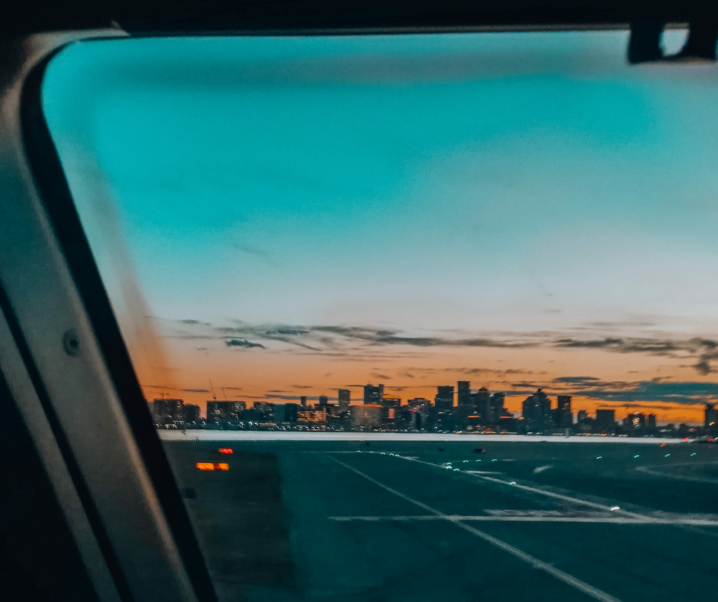 Schlafen im Flugzeug: 10 Tipps einer Flugbegleiterin + gratis Packliste