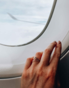 Schlafen im Flugzeug: 10 Tipps einer Flugbegleiterin + gratis Packliste